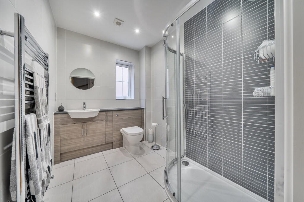 House in Dartford - More