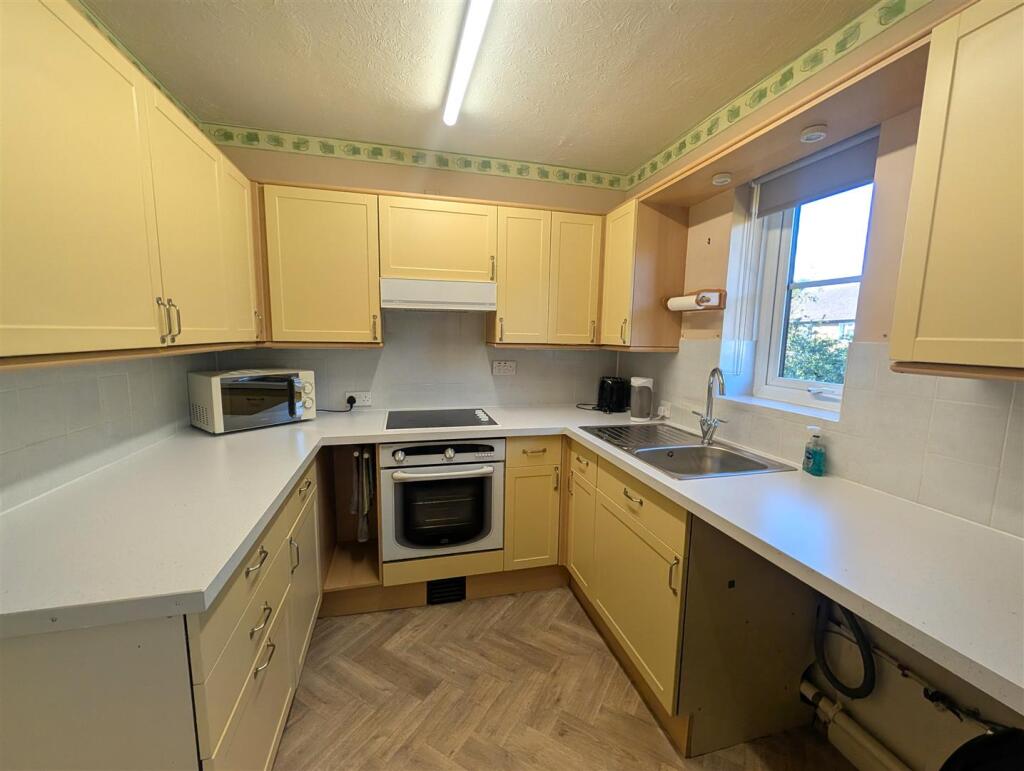 Apartment in Basingstoke and Deane, Chineham - View 3