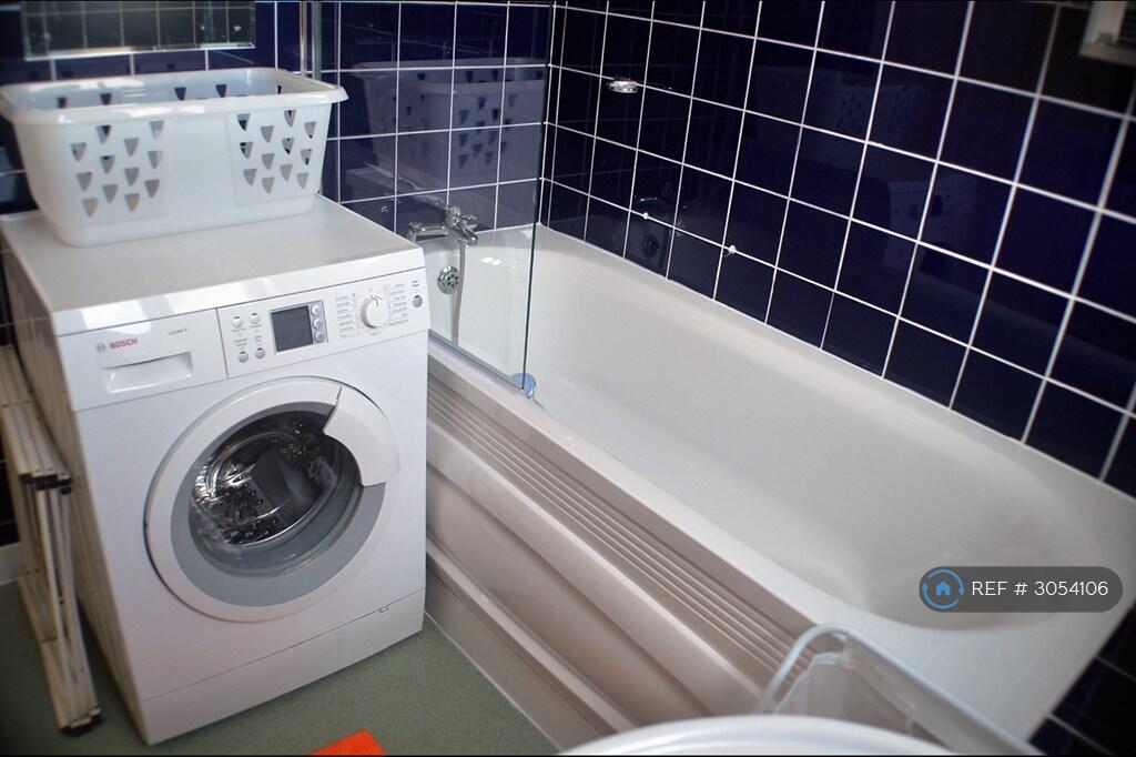 Apartment in Ilford - View 5