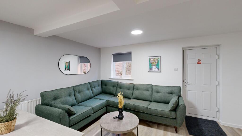 House in Nottingham, Nottinghamshire - View 2