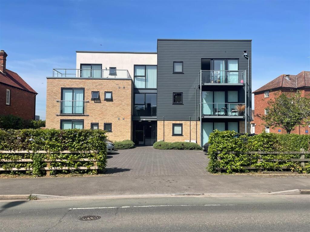 Main image of property: 42F Wootton Road, Abingdon