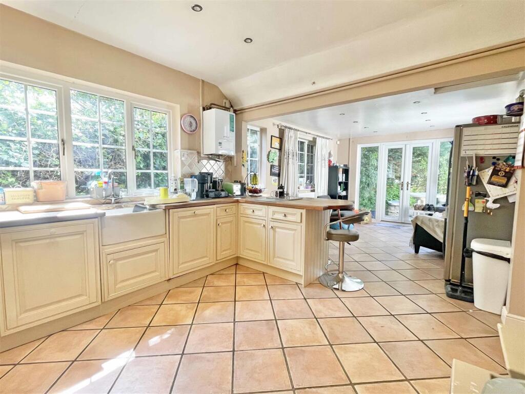 The Green, Hatfield Peverel, Chelmsford photo 2