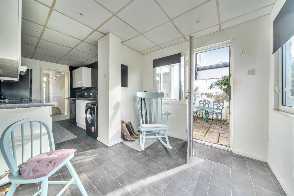 Forde Avenue, Bromley photo 5