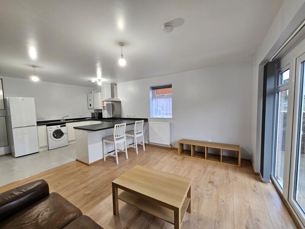 Apartment in Southampton - View 3