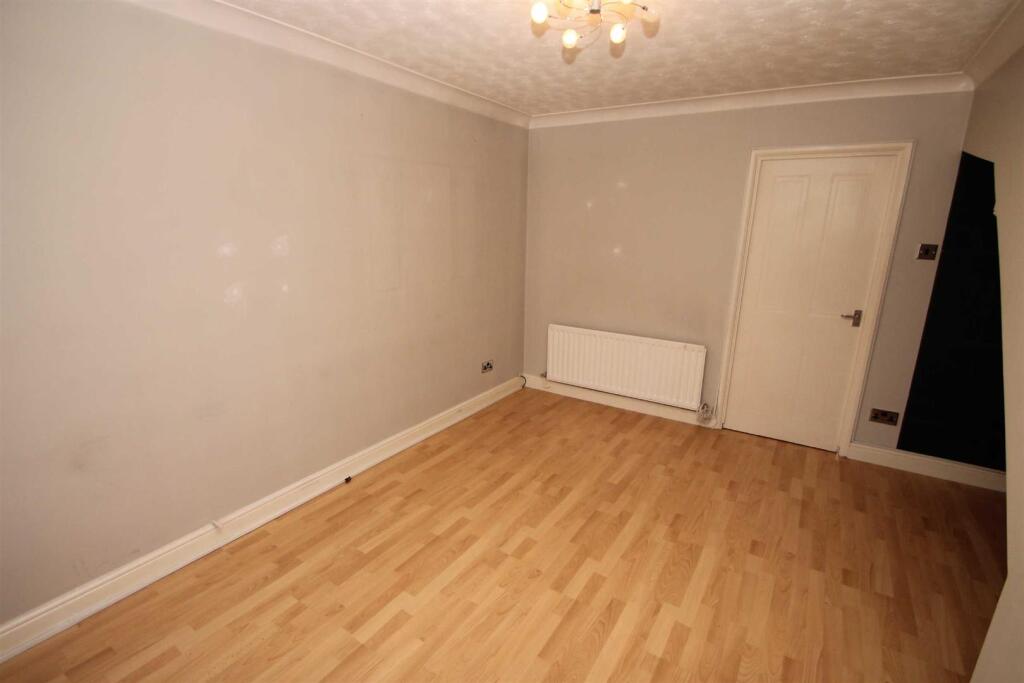 House in Milton Keynes, Emerson Valley, Shenley Brook End - More