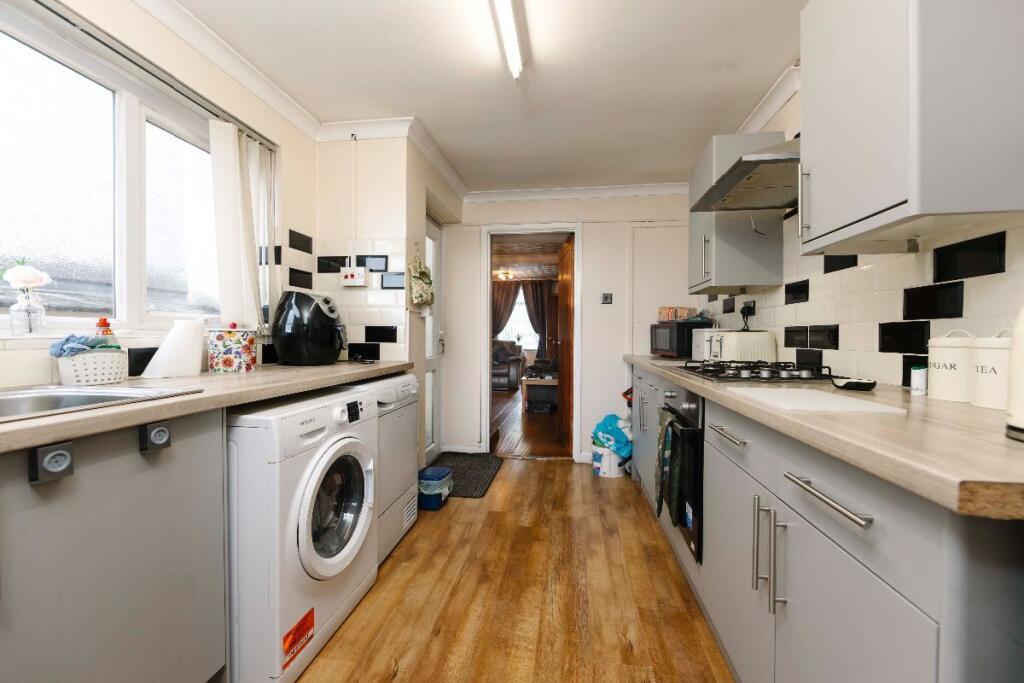 House in Cardiff, Treharris - View 5