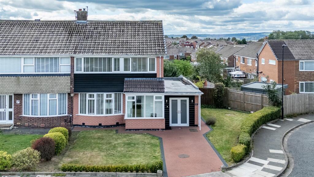3-bed semi-detached on Hillhead Parkway, Newcastle Upon Tyne, NE5, £250,000