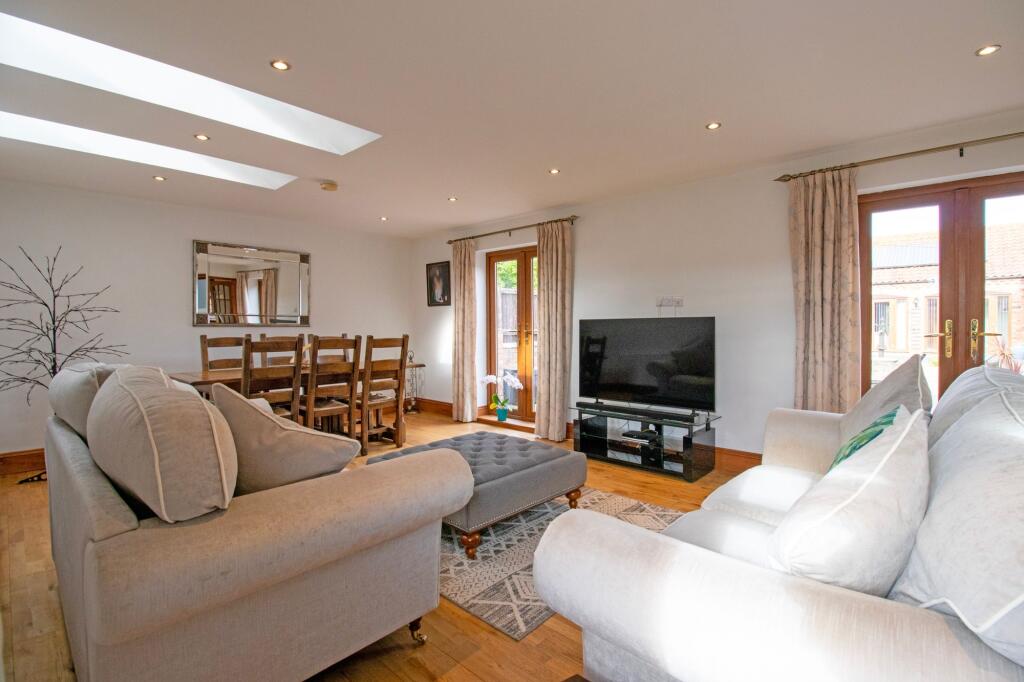 House in West Lindsey, Stow - View 3