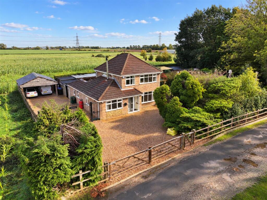3-bed detached on Surfleet Marsh, Surfleet, Spalding, £385,000