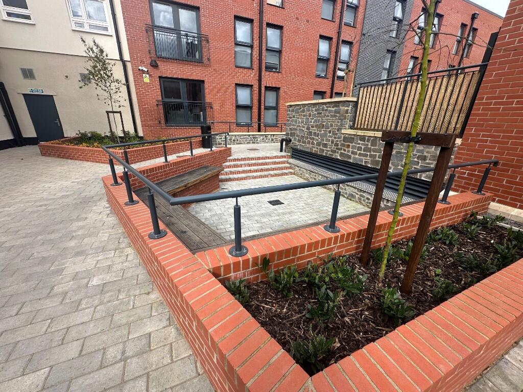 5 bedroom flat for rent