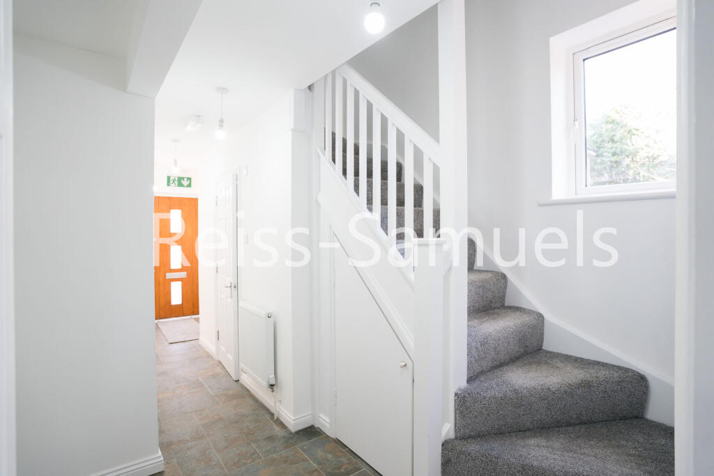 6 bedroom semi-detached house for rent