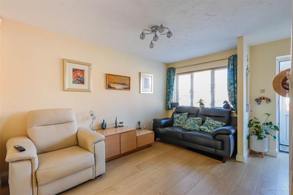 House in Barry, Cwm Talwg - View 4