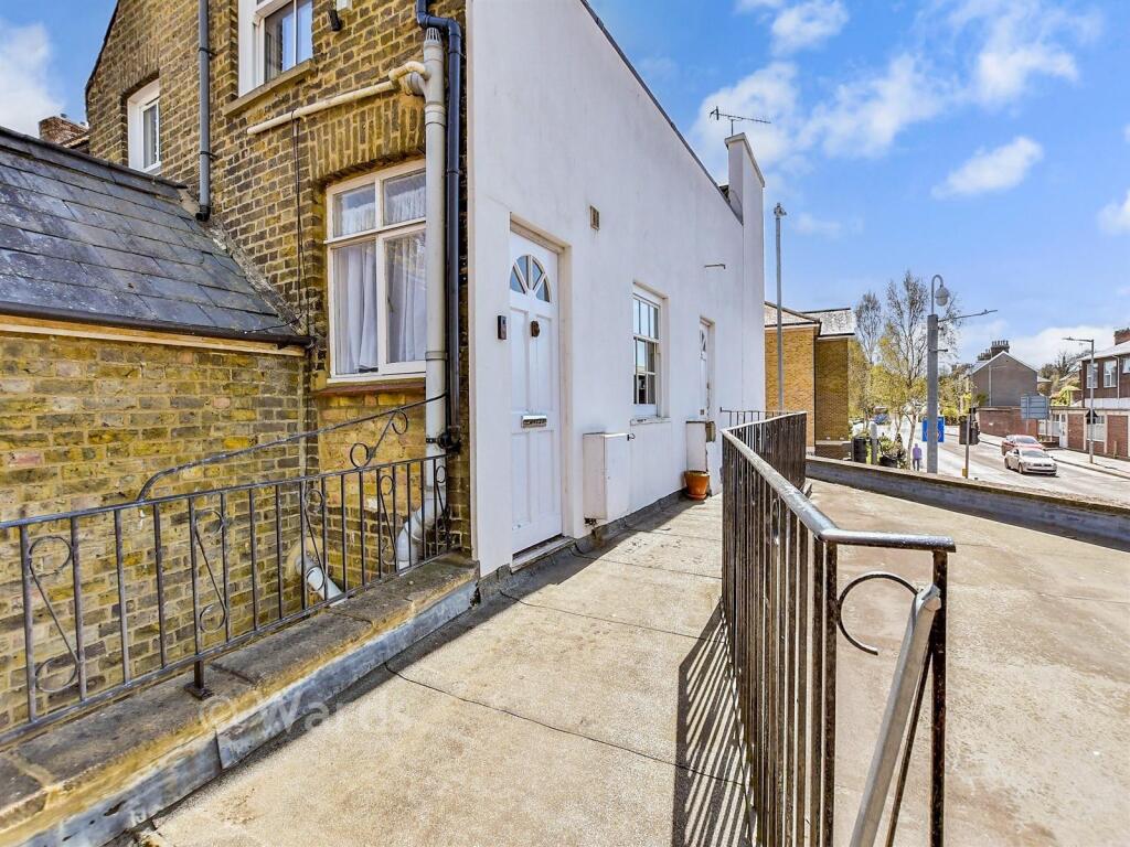 Main image of property: East Street, Faversham, Kent