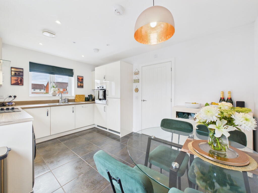 Larkspur Drive, Calne photo 2