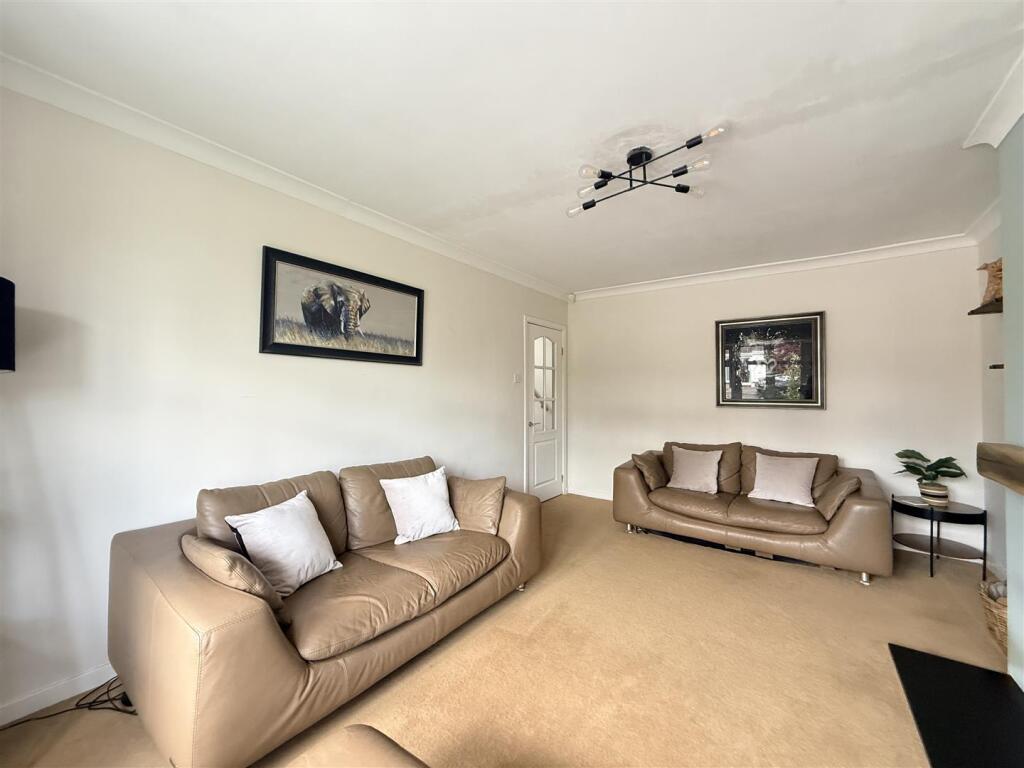 Chestnut Close, Stourbridge photo 4