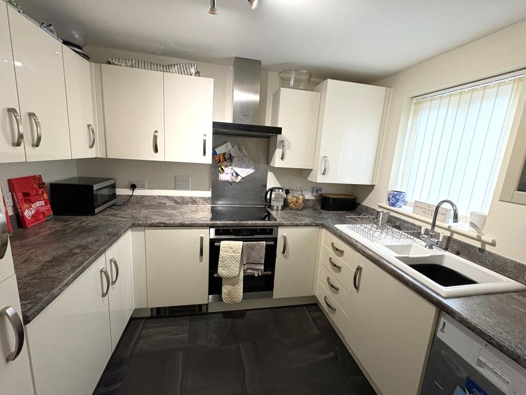 Norris Road, Paxcroft Mead photo 4