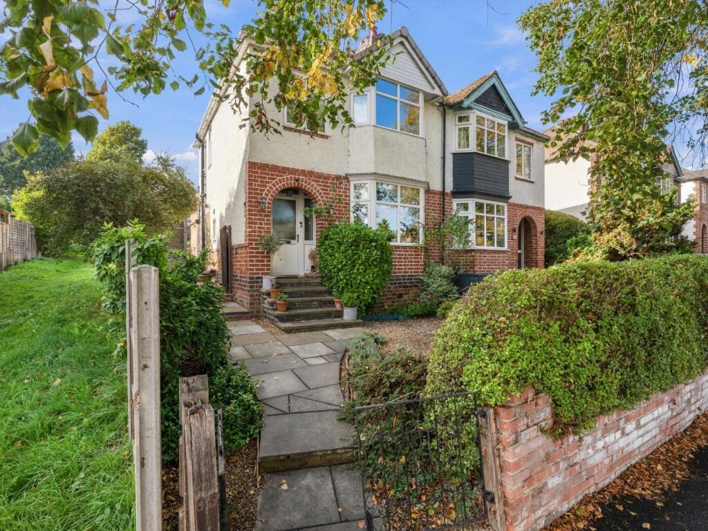 3-bed semi-detached on Greville Road, Warwick, £365,000