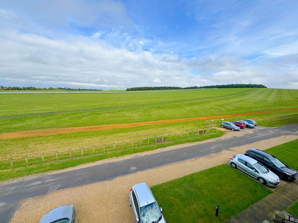 2-bed other on Hillside, Heath Road, Newmarket, Suffolk, £185,000