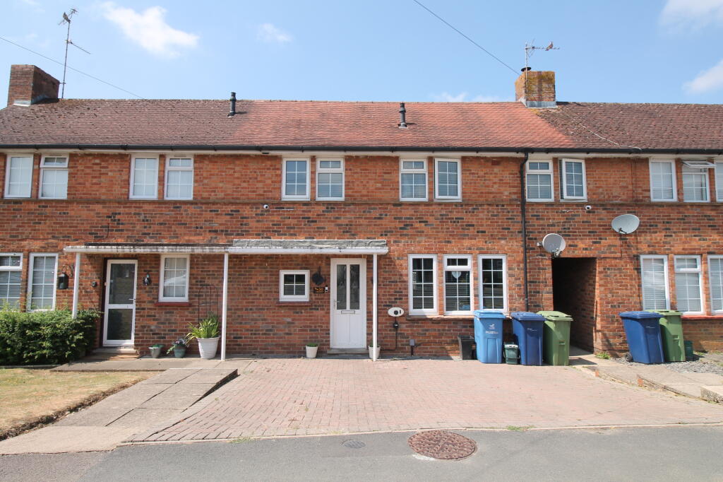 3-bed terraced on Tobyfield Road, Bishops Cleeve, Cheltenham, GL52, £350,000