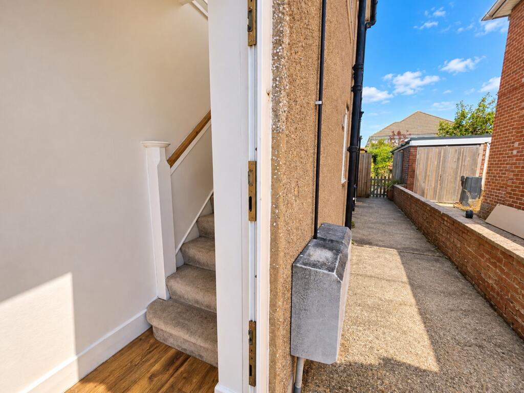 Apartment in Bournemouth, Charminster - View 5