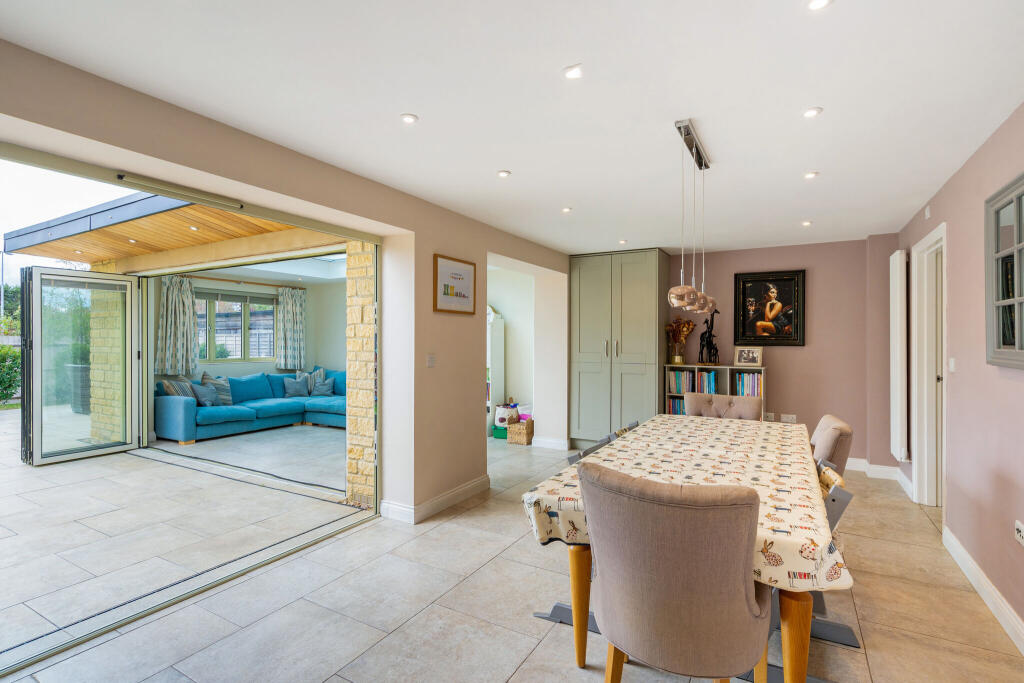 House in Gloucester - View 5
