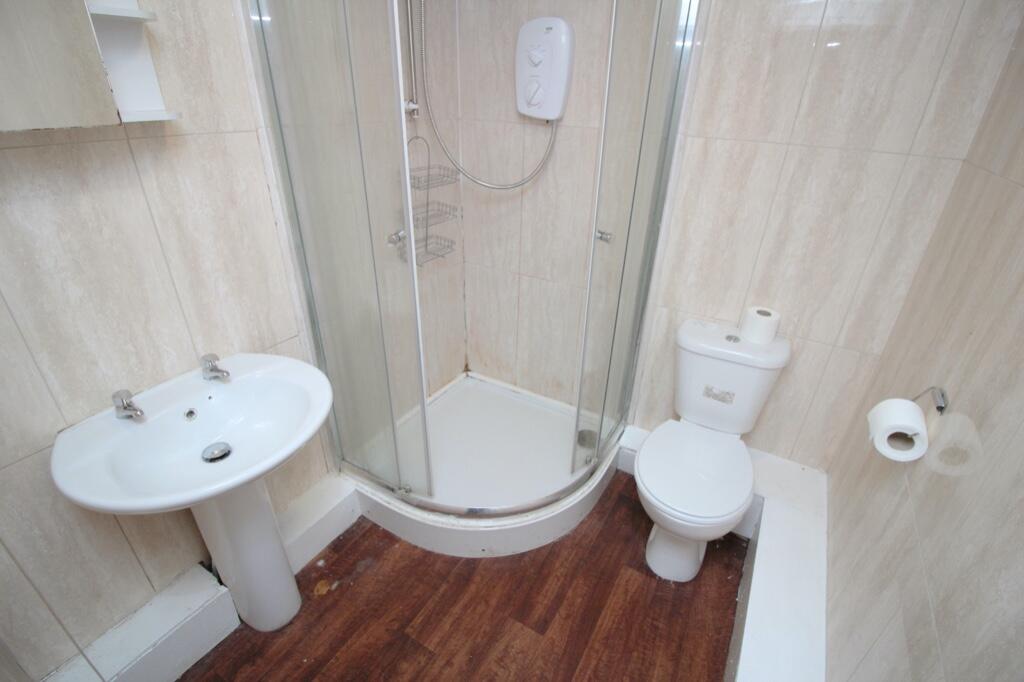 8 bedroom terraced house for rent