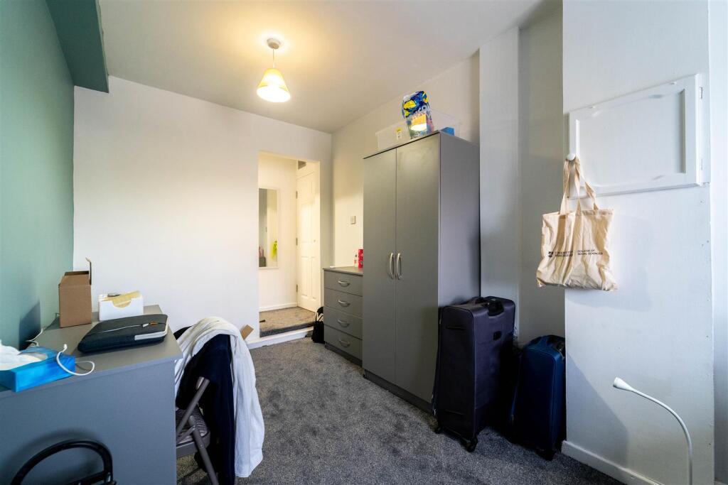 5 bedroom house for rent