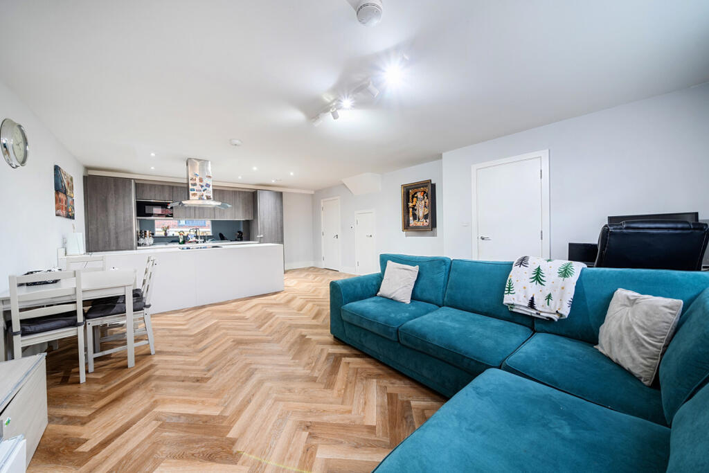 House in Harrow - View 5
