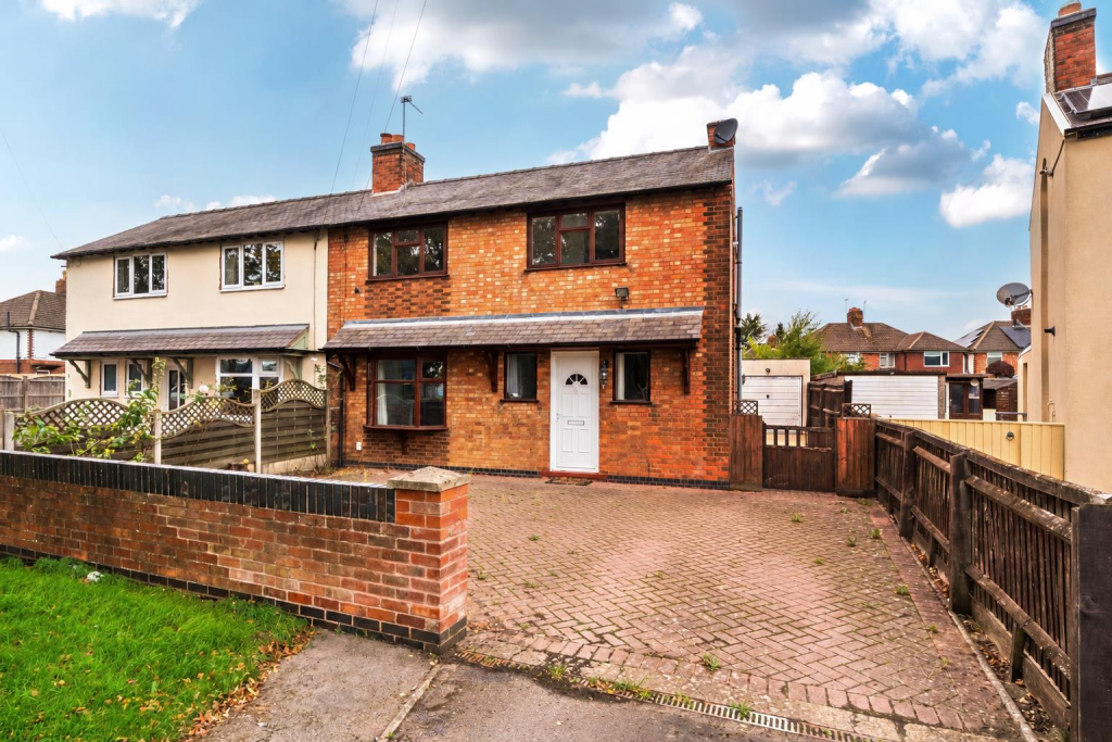 3-bed semi-detached on Leicester Road, Lutterworth, LE17, £278,000