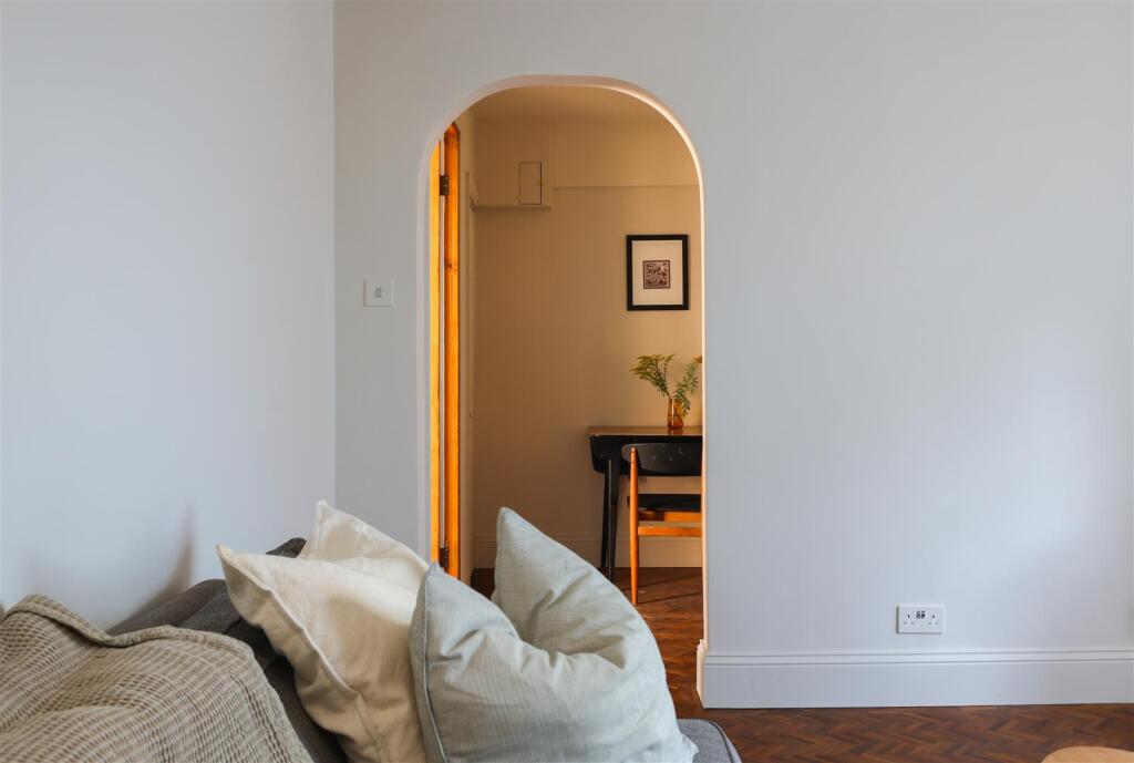 Apartment in Tonbridge - View 3