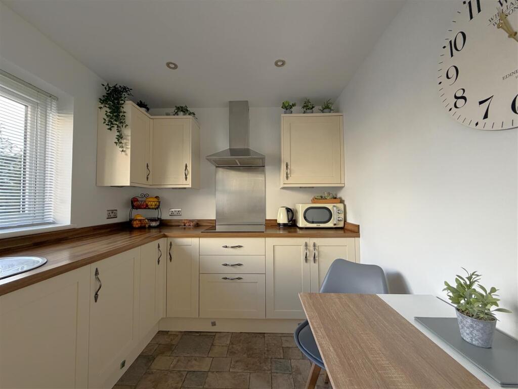House in Chippenham, Hardenhuish, Sheldon - More