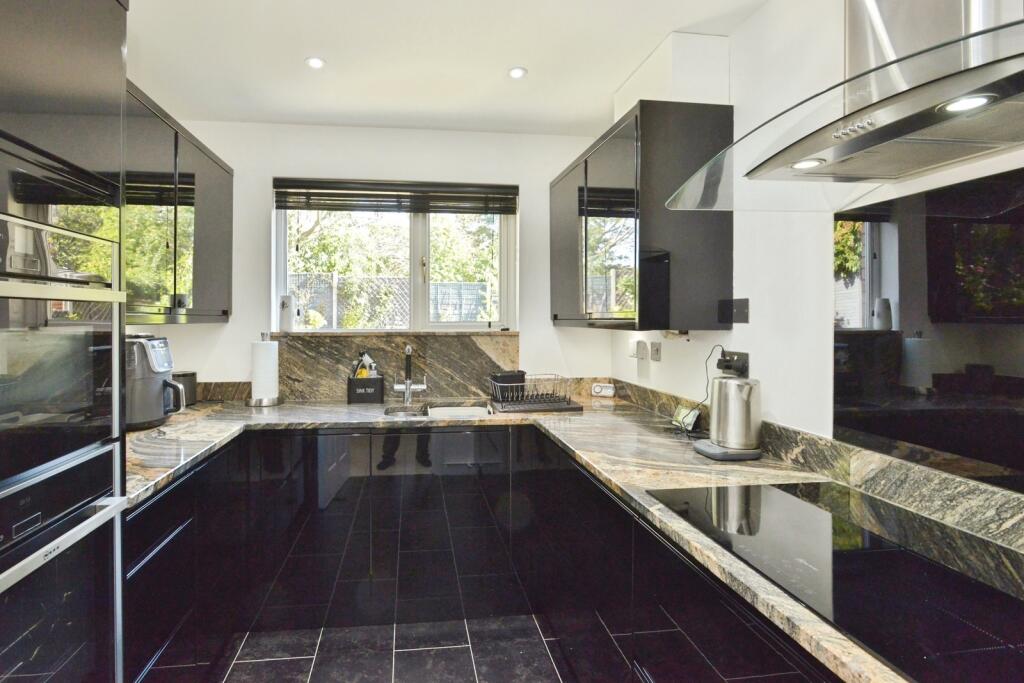 House in Milton Keynes, Wolverton and Greenleys - View 3