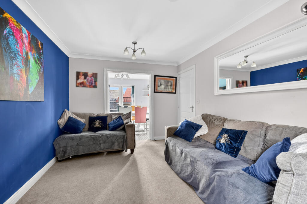 House in Bracknell, Jennett's Park, Hanworth - View 4