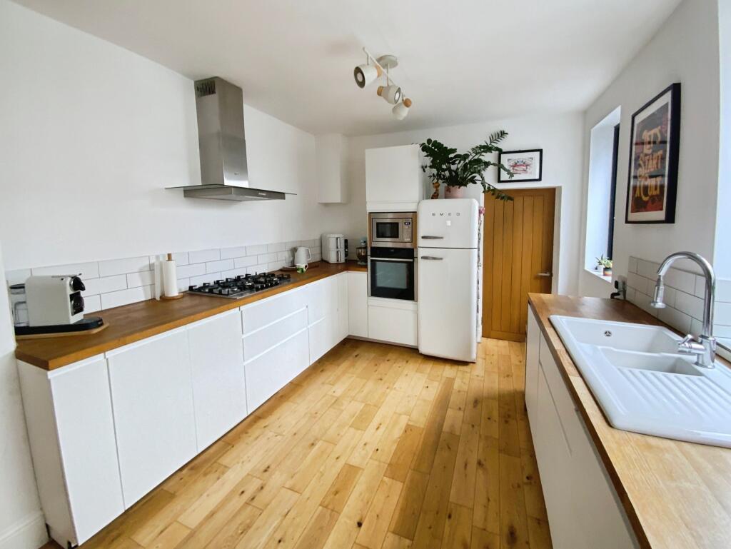 House in Hull - View 4