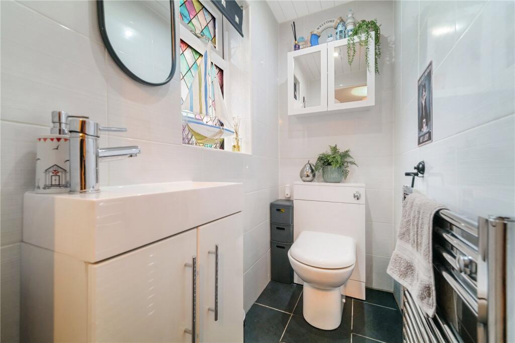 House in East Kilbride, Newlandsmuir, Mossneuk - More