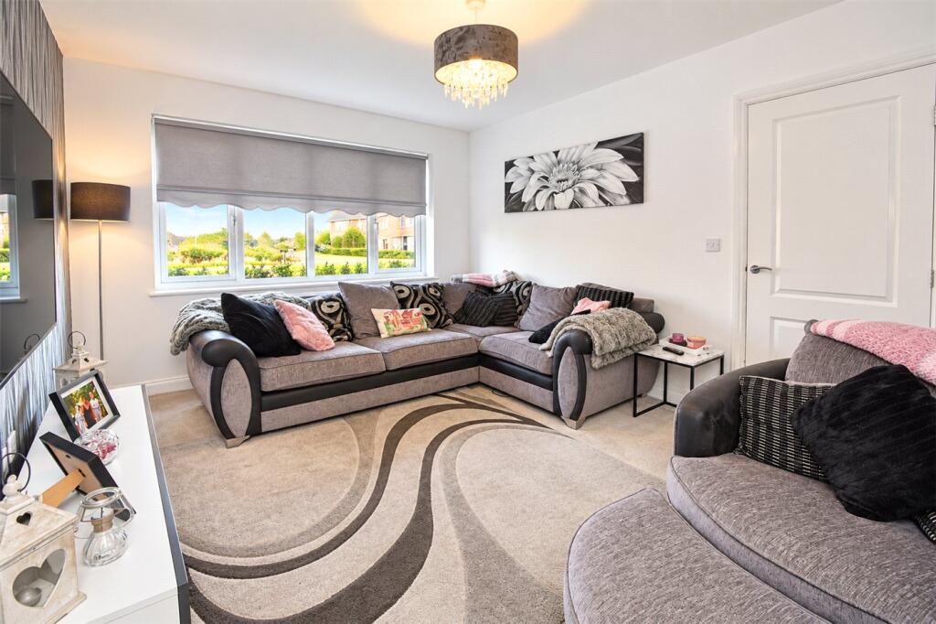 Roften Way, Hooton, Ellesmere Port photo 3