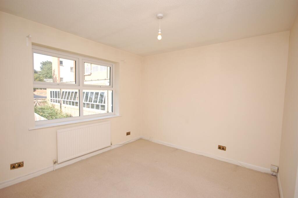 Apartment in Watford - View 2