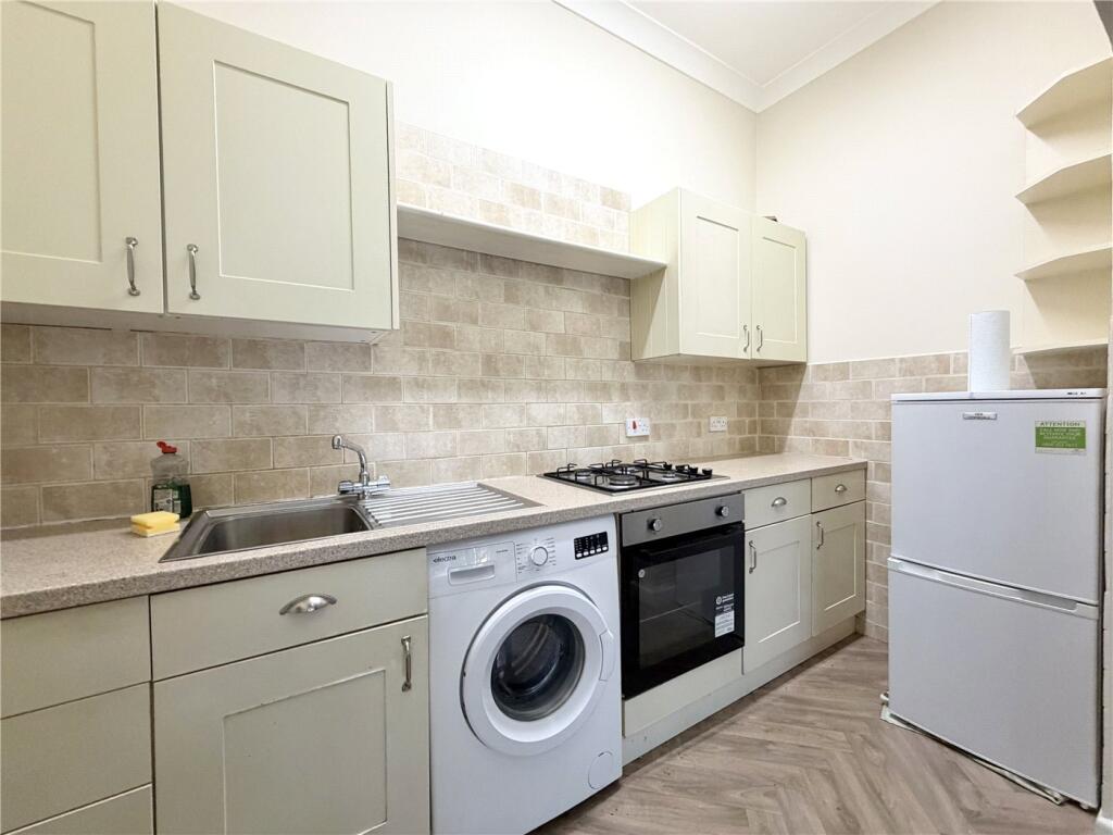 Apartment in Bournemouth, West Cliff - View 5