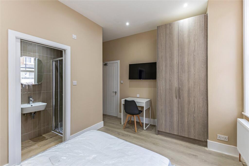 Apartment in London, Shepherd's Bush - View 3