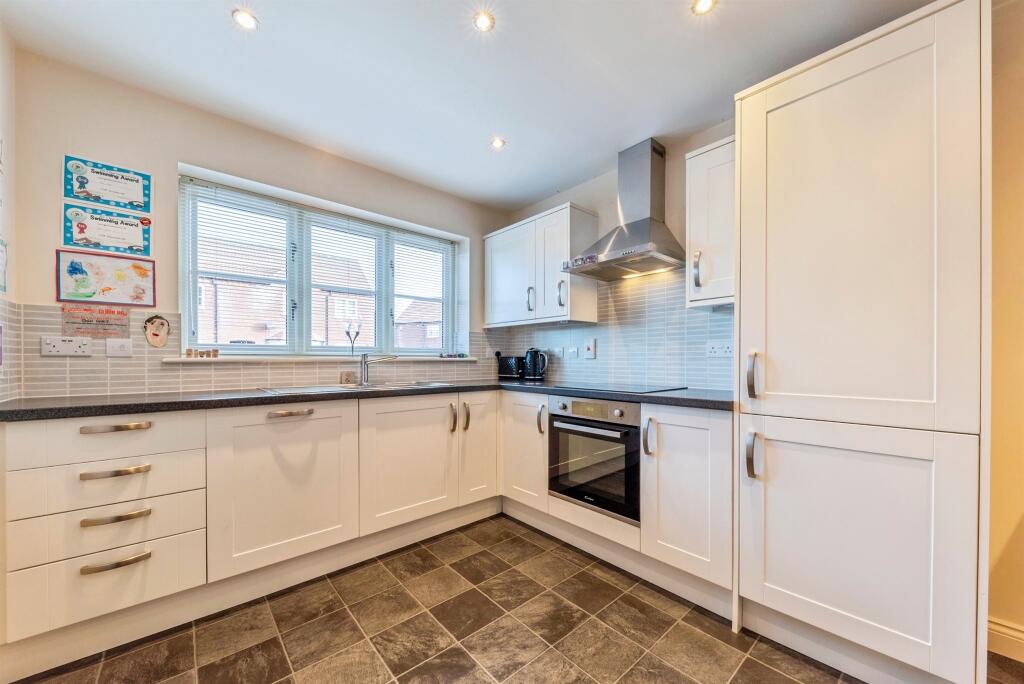 Moreton Close, Great Gonerby, Grantham - View 4