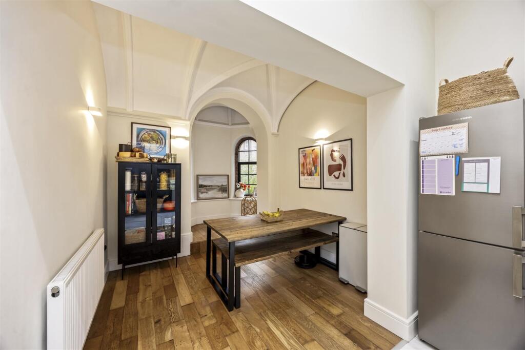 Apartment in Redhill - View 4