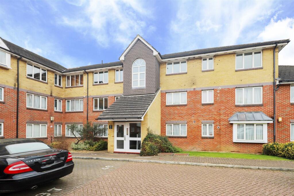 Main image of property: 621 Uxbridge Road, Pinner