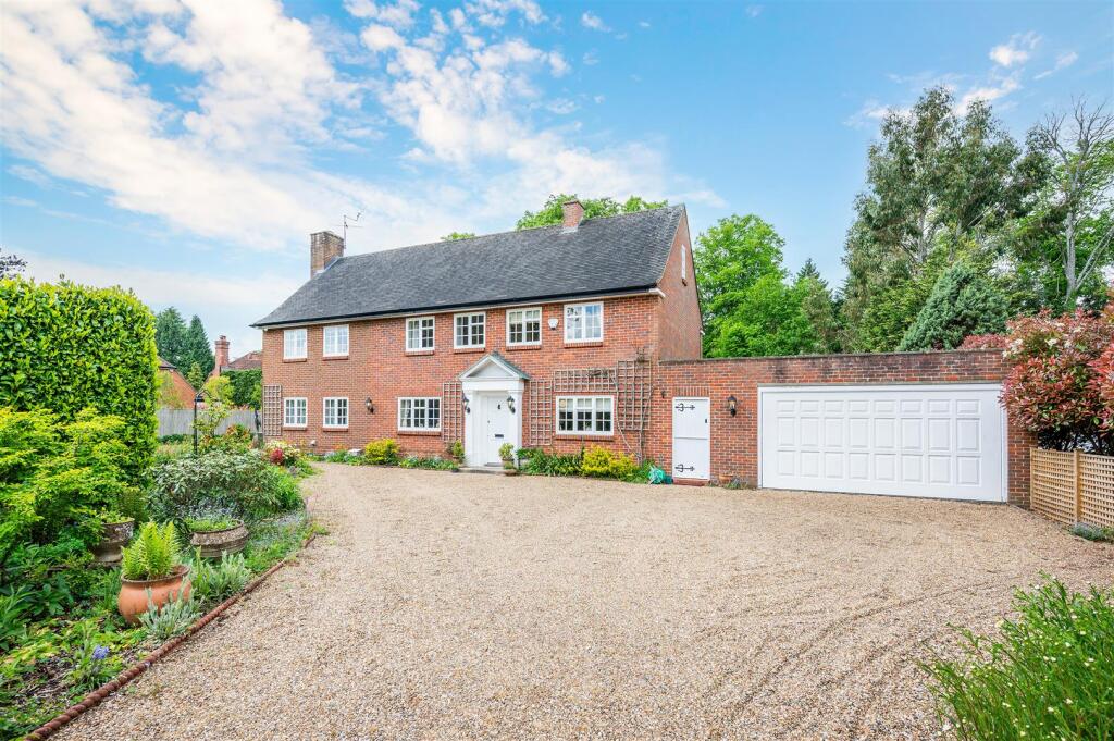 Wonford Close, Walton On The Hill,. 5 bedroom detached house for sale