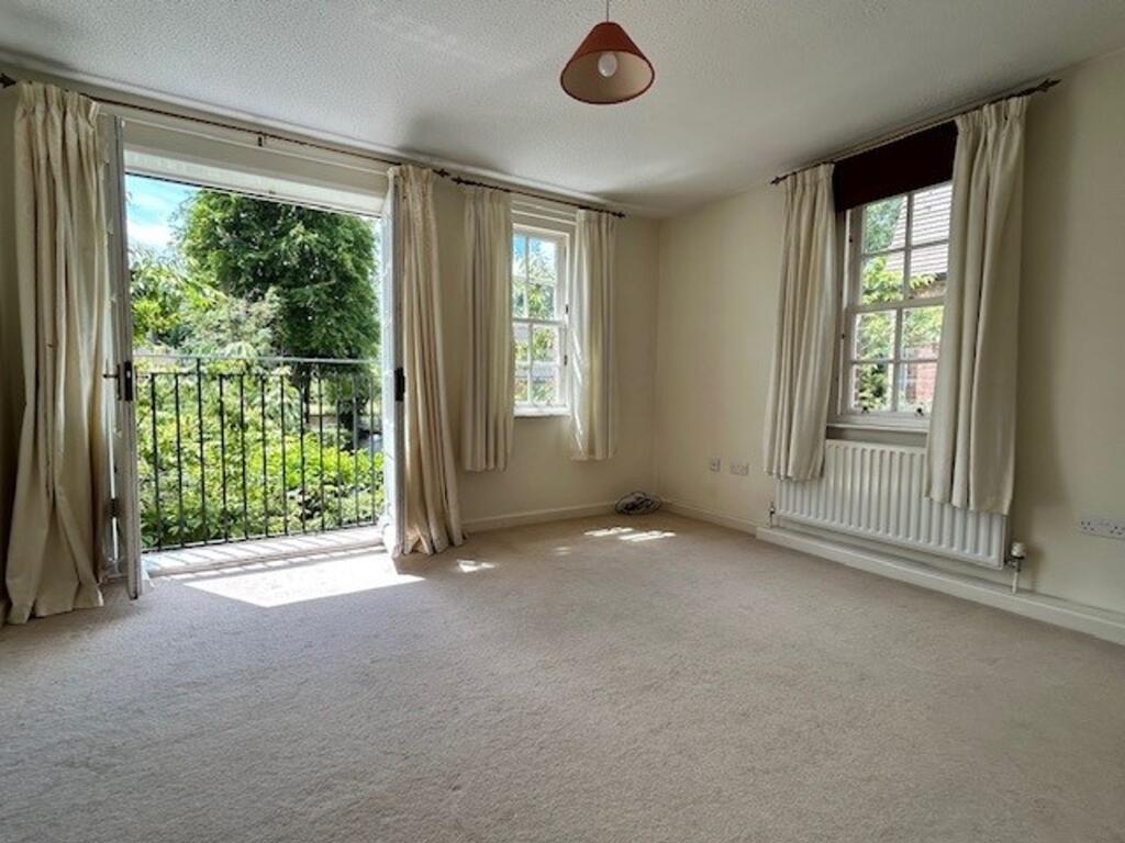 Apartment in Swindon, Marlborough - View 3