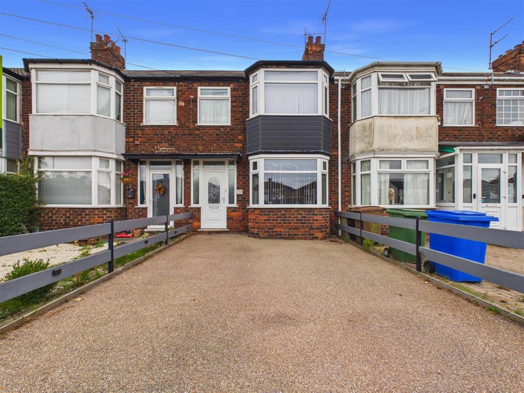 3-bed terraced on Boothferry Road, Hessle, £160,000