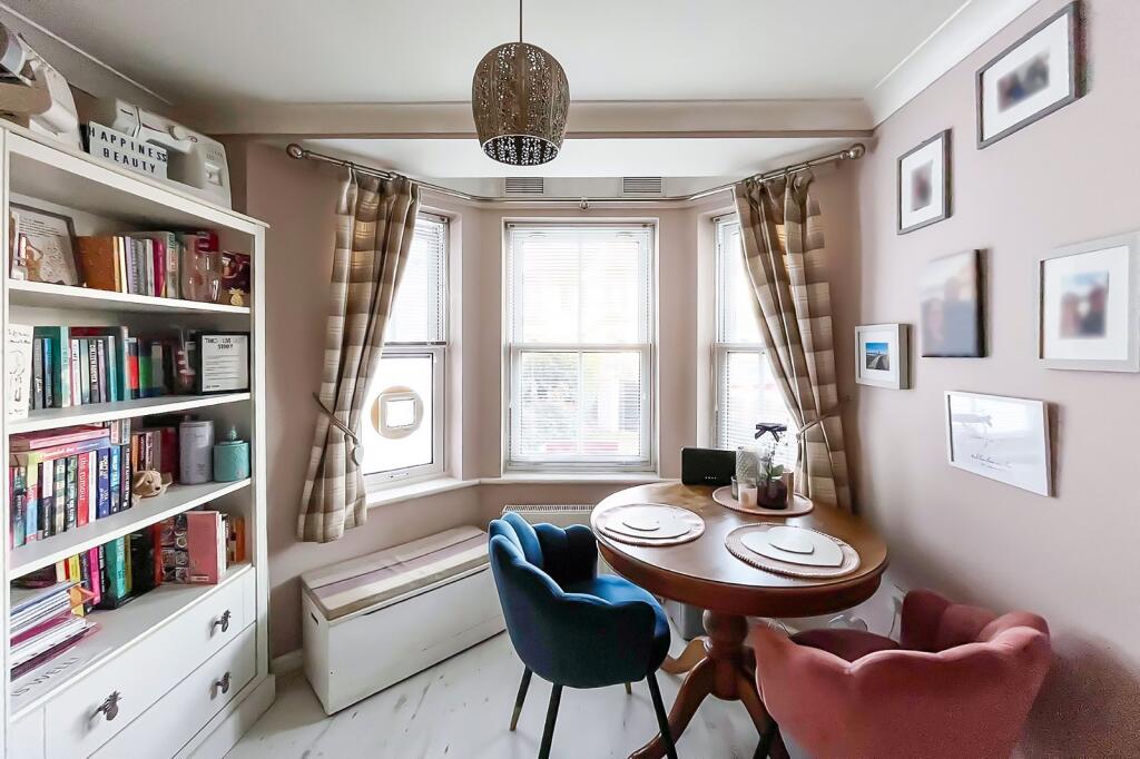 Apartment in Worthing, West Sussex - View 3