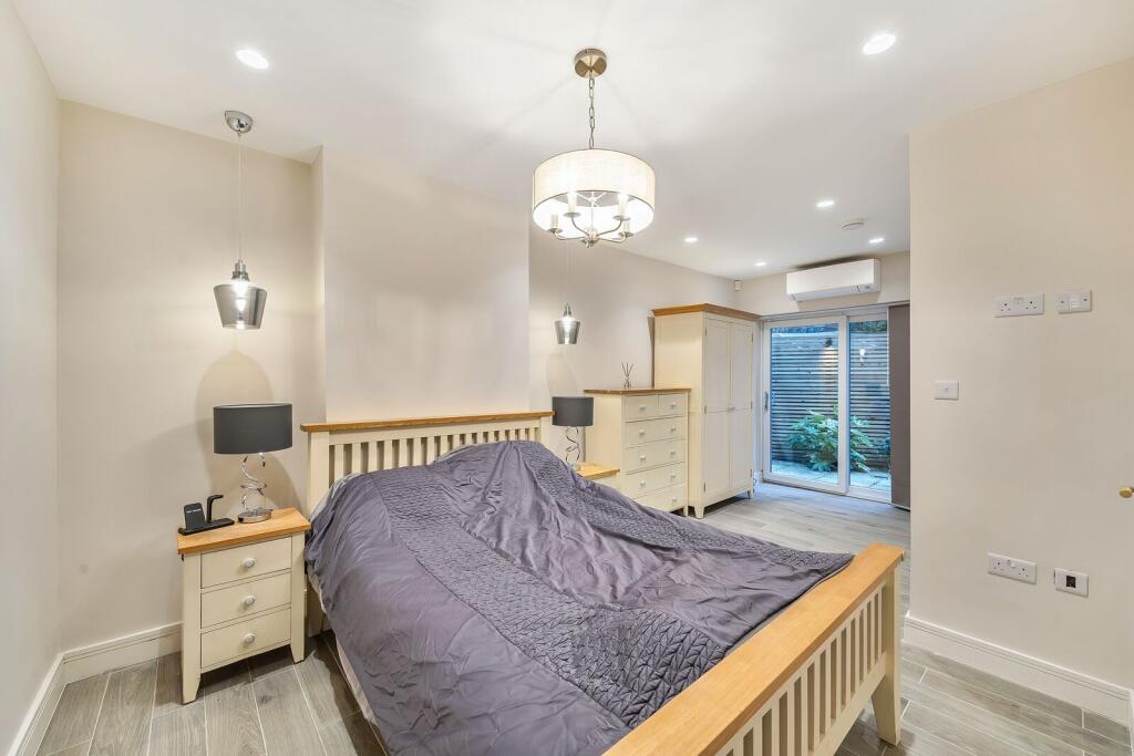 Apartment in London - More