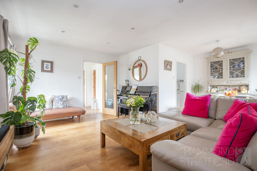 3-bed house on Brentwood, Eaton, £325,000