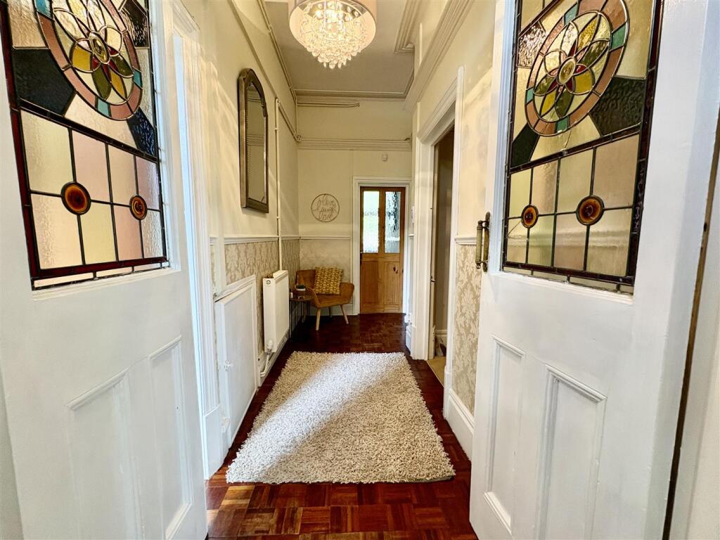 Apartment in Bristol, Henleaze - View 3