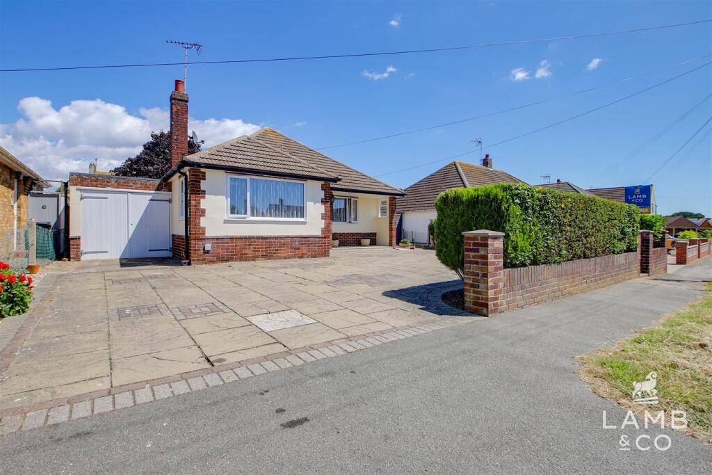2-bed detached on Alleyne Way, Jaywick, Clacton-On-Sea, £260,000